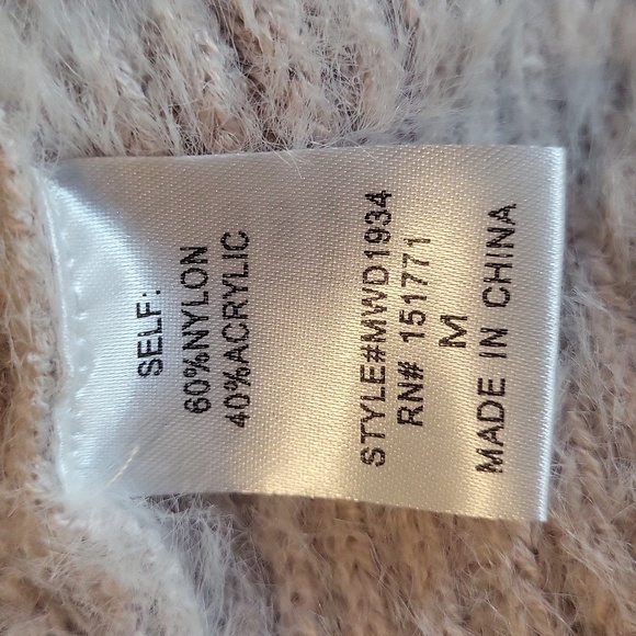 Light blush sweater tunic/dress with stars by LE LIS - Picture 8 of 9